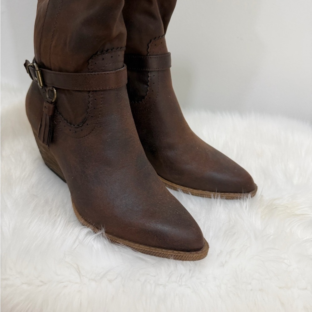 Izzy XOXO size 7.5 brown chunky heel boots